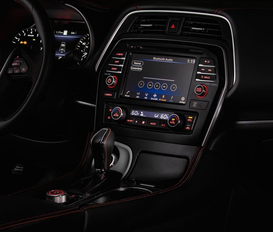 Детали интерьера Nissan Maxima SR 2018 года  (фото 5 из 30)